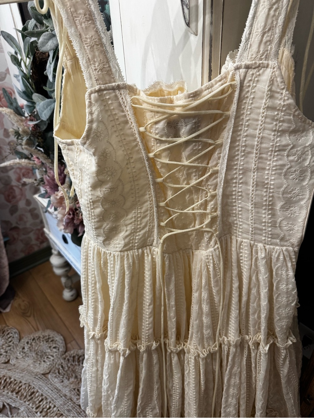 Fae Midi Dress in Chantilly - Picture 3 of 10